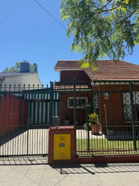 Casa de 4 ambientes en venta en DON BOSCO