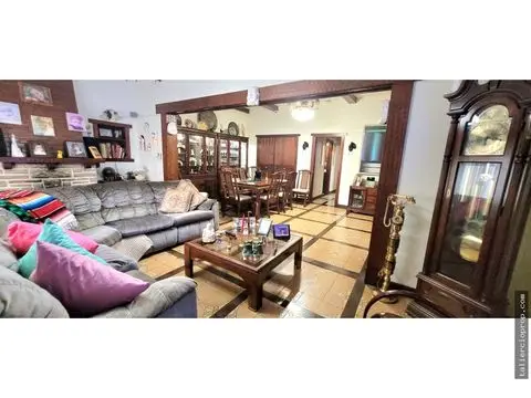 Casa de 4 ambientes en venta en Nueva Pompeya