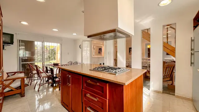 Casa de 9 ambientes en venta en LOS ACANTILADOS