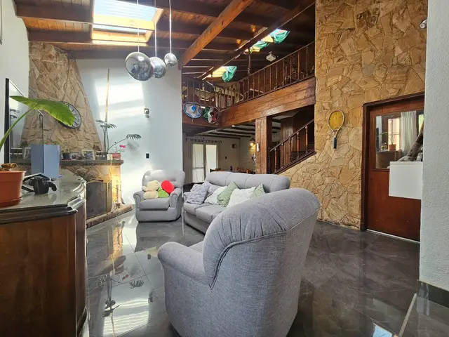 Casa de 6 ambientes en venta en LOS ACANTILADOS