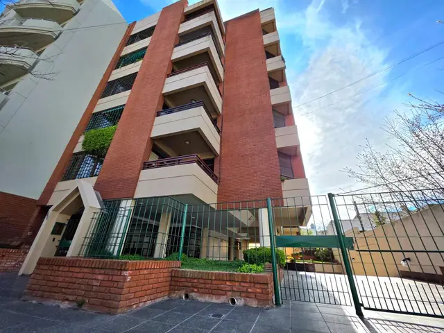 Departamento de 4 ambientes en venta en LA PERLA