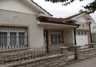 Casa de 3 ambientes en venta en SAN CAYETANO