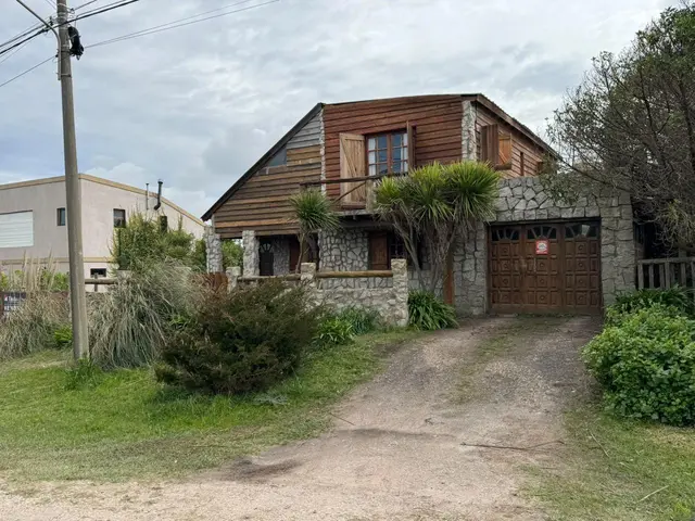Casa de 4 ambientes en venta en Centro