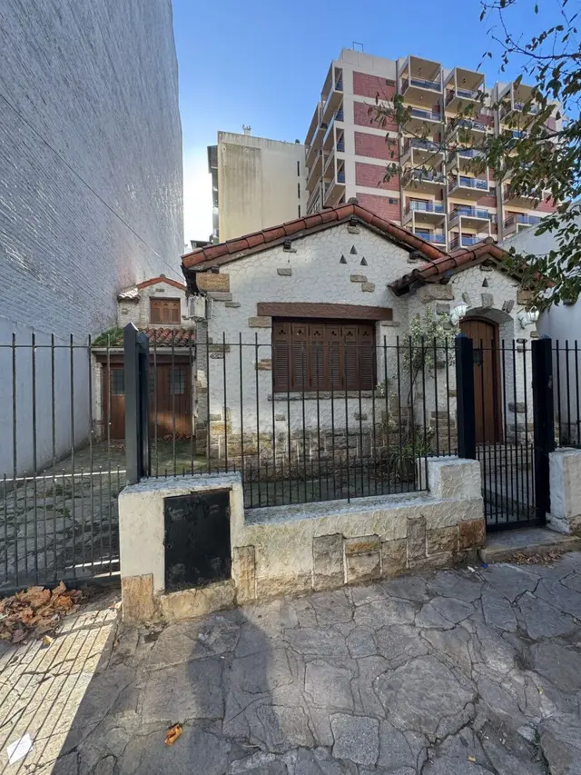 Casa de 4 ambientes en alquiler en LA PERLA