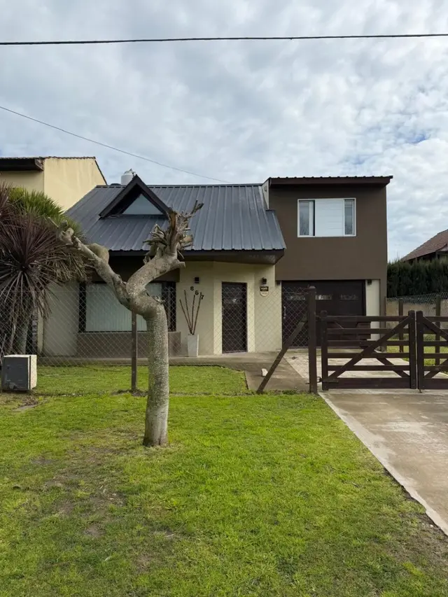 Casa de 4 ambientes en venta en LOS TILOS