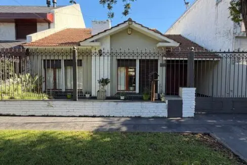 Casa de 3 ambientes en venta en PARQUE LURO
