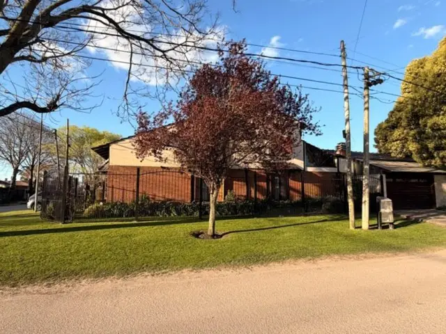 Casa de 5 ambientes en venta en Caisamar