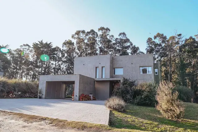 Casa de 5 ambientes en venta en Playa Chapadmalal