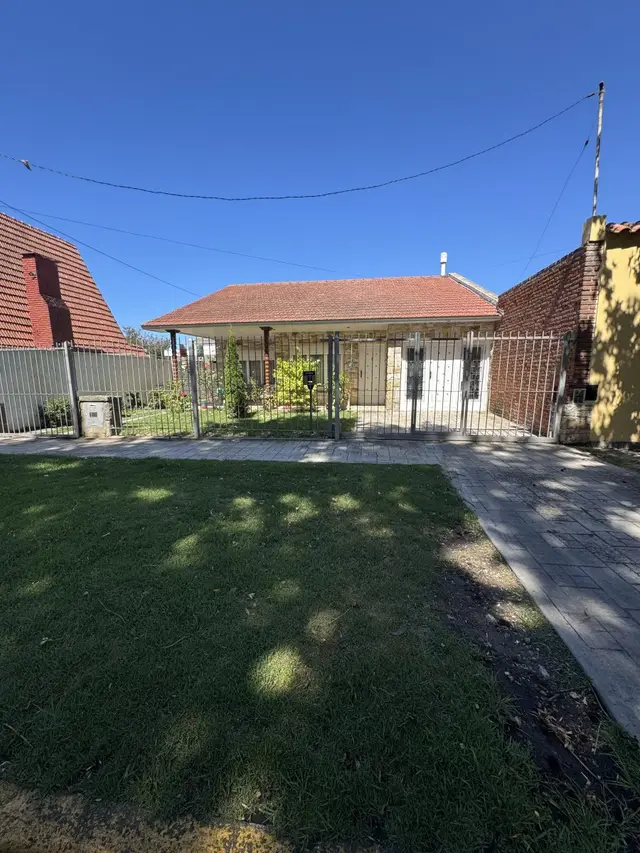 Casa de 4 ambientes en venta en PARQUE LURO