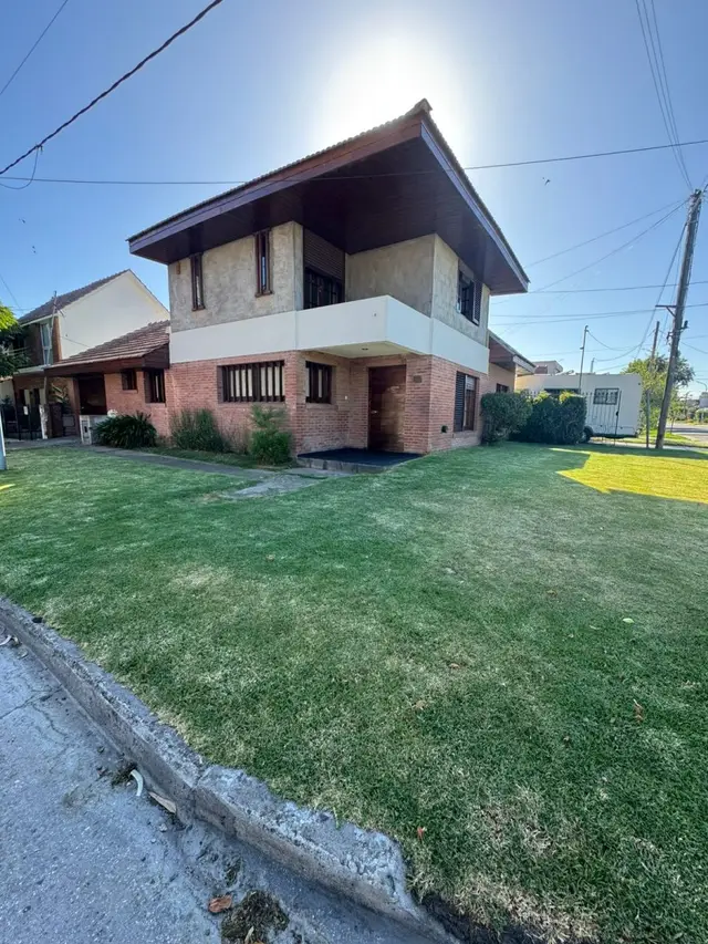 Casa de 4 ambientes en venta en LOS PINARES