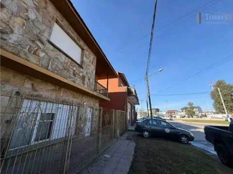 Casa de 4 ambientes en venta en Área Centro