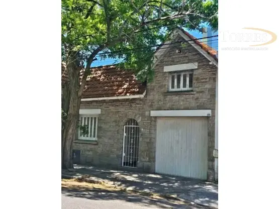 Casa de 3 ambientes en venta en La Perla