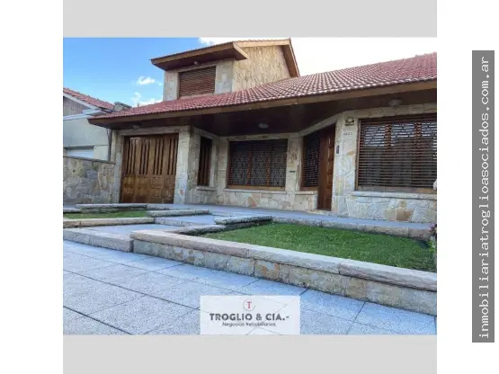 Casa de 4 ambientes en venta en VILLA PRIMERA
