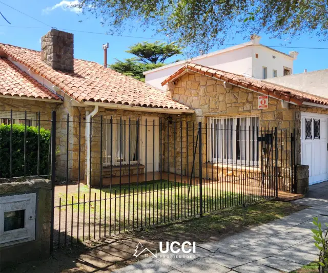 Casa de 3 ambientes en venta en LOS TRONCOS