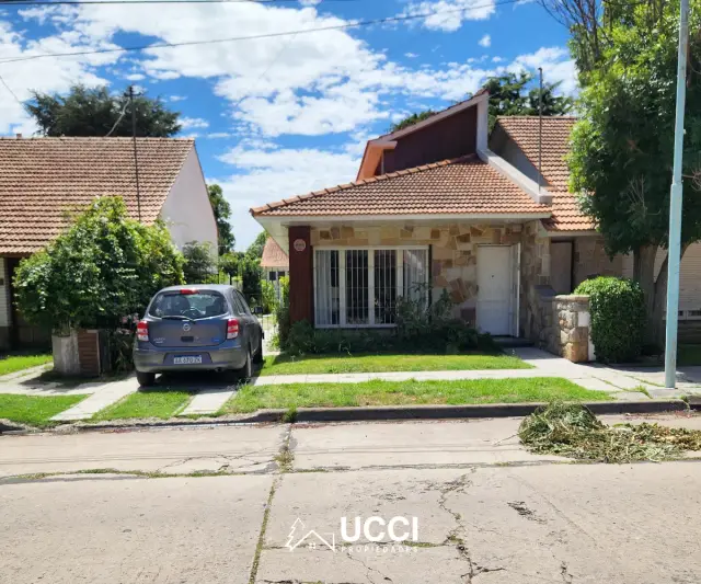 Casa de 3 ambientes en venta en PRIMERA JUNTA