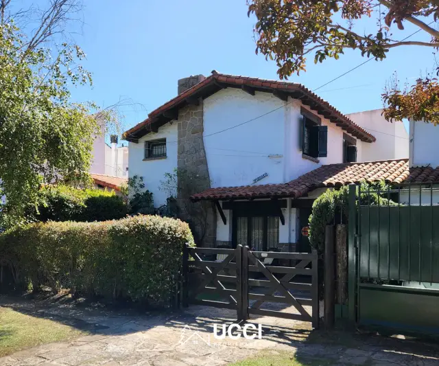 Casa de 3 ambientes en venta en PLAYA GRANDE