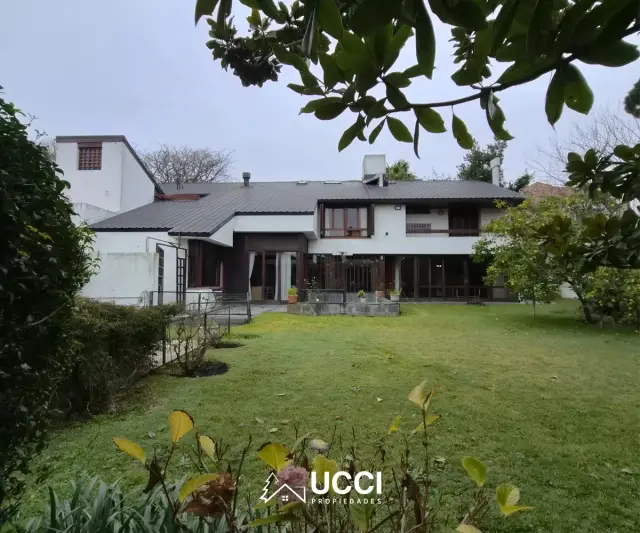 Casa de 4 ambientes en venta en DIVINO ROSTRO