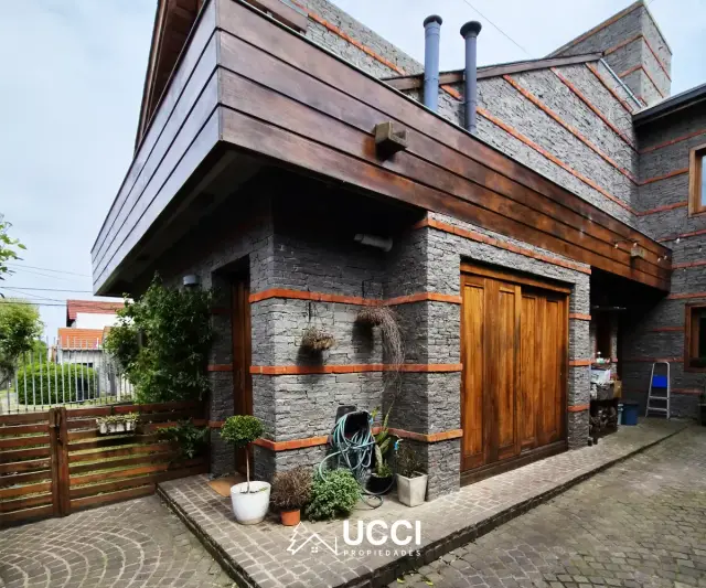 Casa de 4 ambientes en venta en LOS TRONCOS