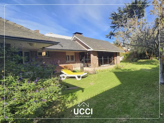 Casa de 6 ambientes en venta en DIVINO ROSTRO