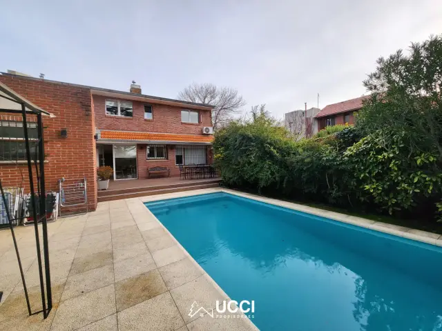 Casa de 5 ambientes en venta en DIVINO ROSTRO