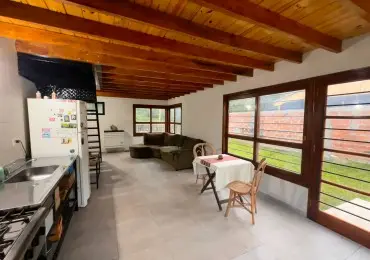 Casa de 3 ambientes en alquiler temporario en Alfar
