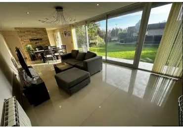 Casa de 5 ambientes en venta en LOS ACANTILADOS