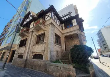 Casa de 11 ambientes en venta en LA PERLA