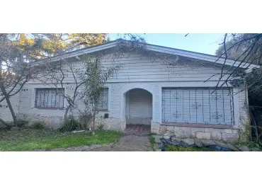 Casa de 4 ambientes en venta en PARQUE MONTEMAR-EL GROSELLAR