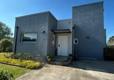 Casa de 4 ambientes en venta en Jorge Newbery