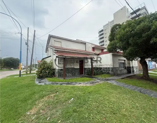 Casa de 4 ambientes en venta en PARQUE LURO