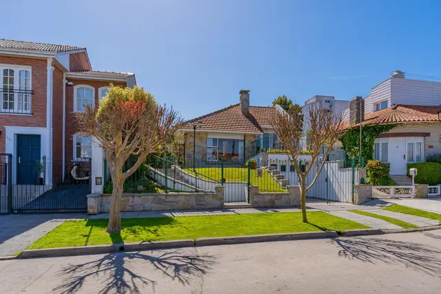 Casa de 4 ambientes en venta en PRIMERA JUNTA