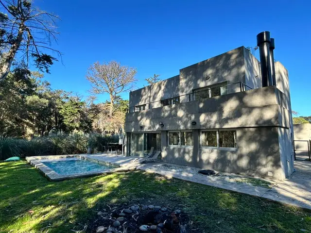 Casa de 4 ambientes en venta en Playa Chapadmalal