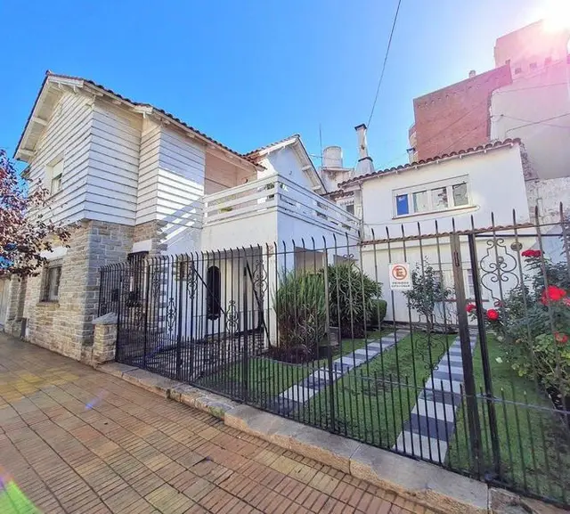 Casa de 6 ambientes en venta en LA PERLA
