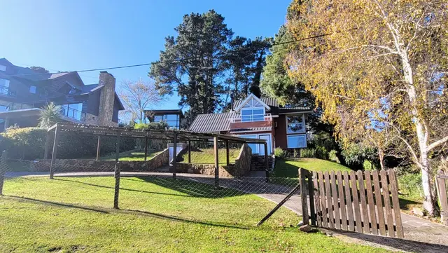 Casa de 4 ambientes en venta en Sierra de los Padres