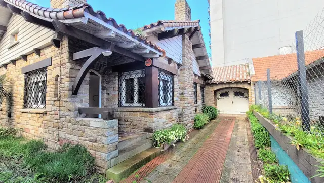 Casa de 4 ambientes en venta en PLAZA PERALTA RAMOS