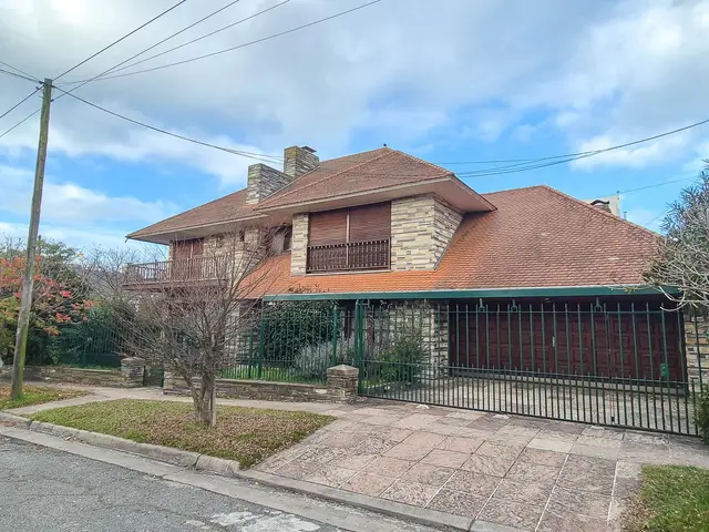 Casa de 5 ambientes en alquiler en DIVINO ROSTRO