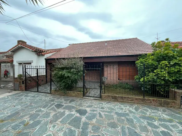 Casa de 2 ambientes en venta en PARQUE LURO