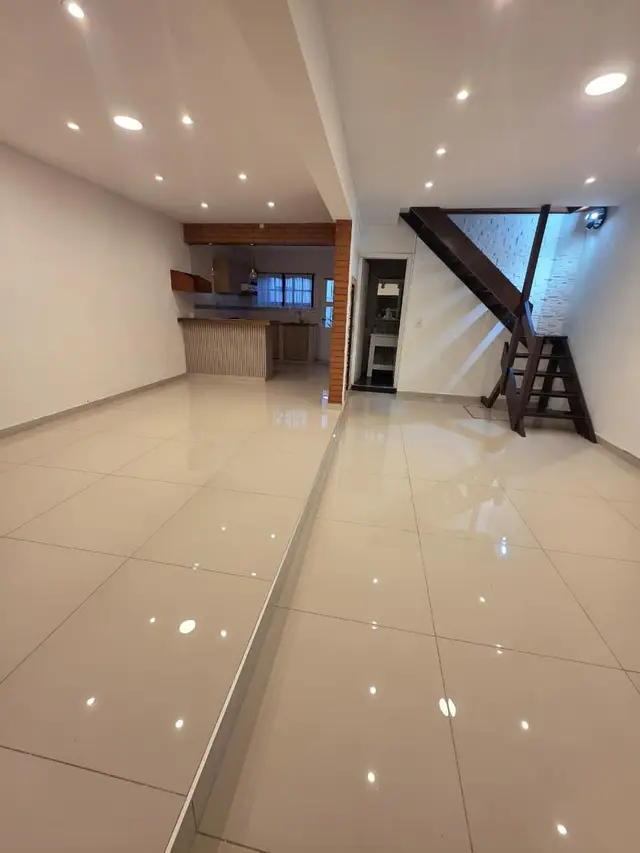 Casa de 5 ambientes en alquiler en Parque Luro