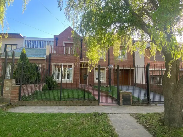 Casa de 5 ambientes en venta en JURAMENTO