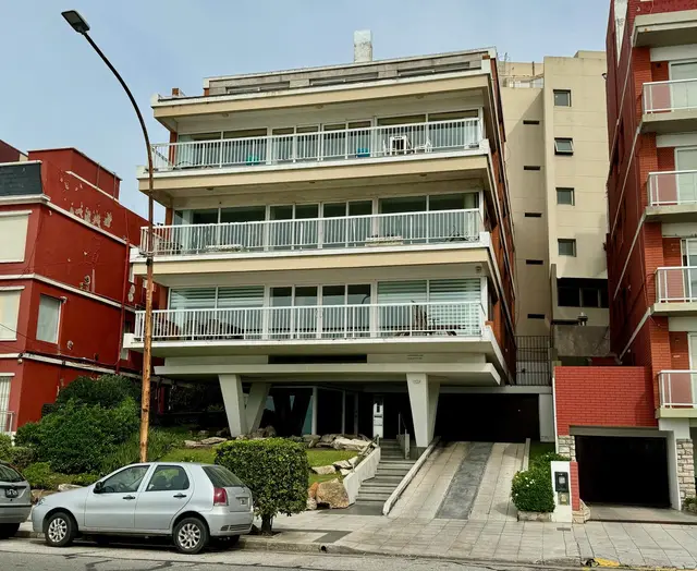 Departamento de 5 ambientes en venta en LA PERLA