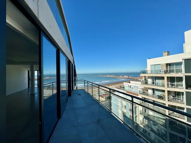 Departamento de 3 ambientes en venta en Playa Grande