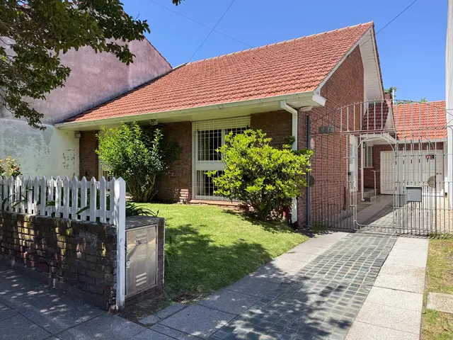 Casa de 4 ambientes en venta en LOS TRONCOS