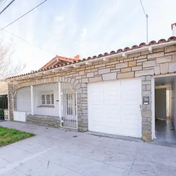 Casa de 4 ambientes en venta en PRIMERA JUNTA