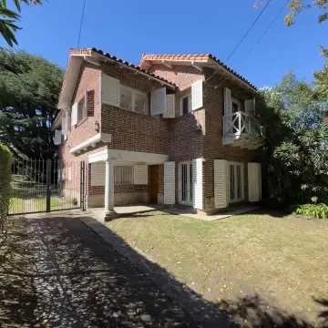 Casa de 5 ambientes en venta en PARQUE CAMET