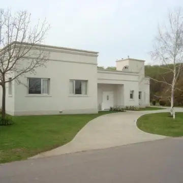 Casa de 4 ambientes en alquiler en Rumencó