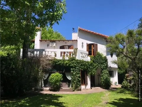 Casa de 4 ambientes en venta en FRAY LUIS BELTRAN