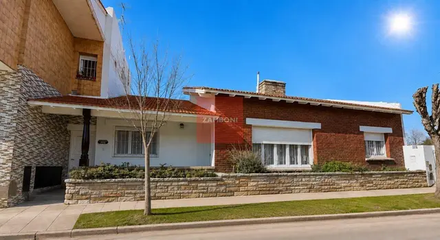 Casa de 4 ambientes en venta en DEL PUERTO
