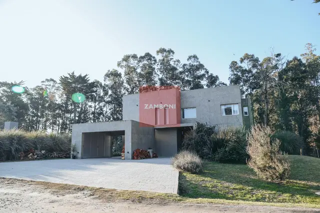Casa de 4 ambientes en venta en Playa Chapadmalal