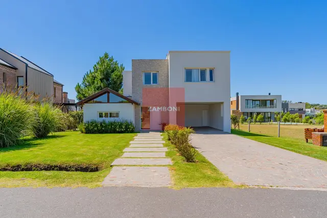 Casa de 3 ambientes en venta en BOSQUE PERALTA RAMOS