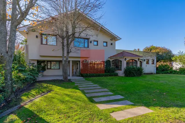 Casa de 5 ambientes en venta en VILLA PRIMERA
